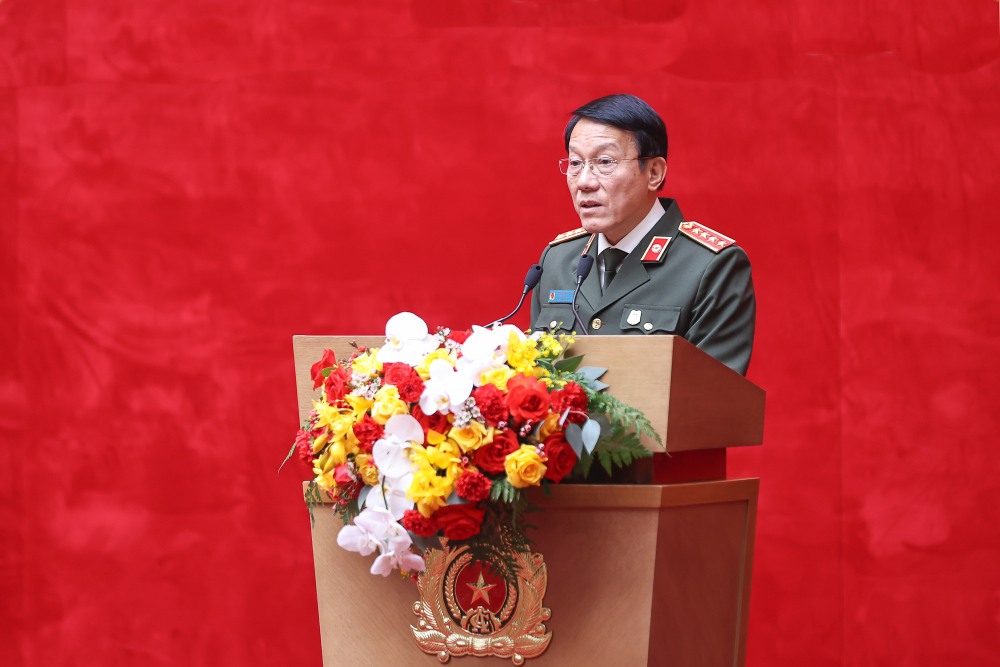 Dai tuong Luong Tam Quang tai hoi nghi. Anh: Nhat Bac