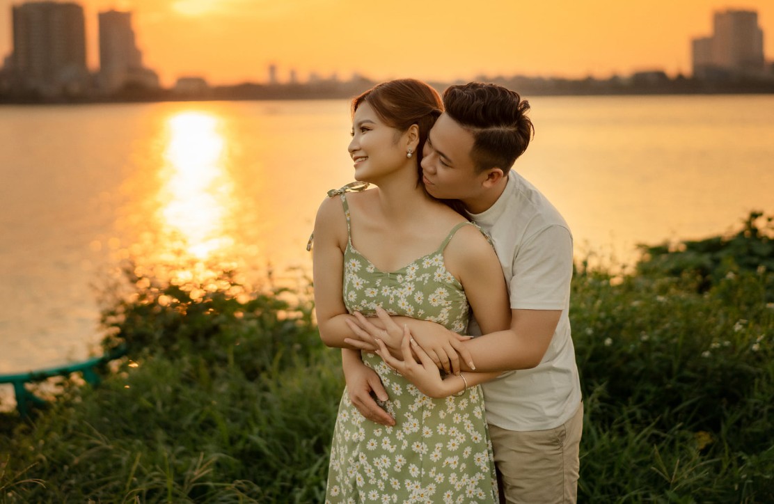 Couple, let's experience meaningful activities during the 2026 New Year holiday. Photo: Huu Tu