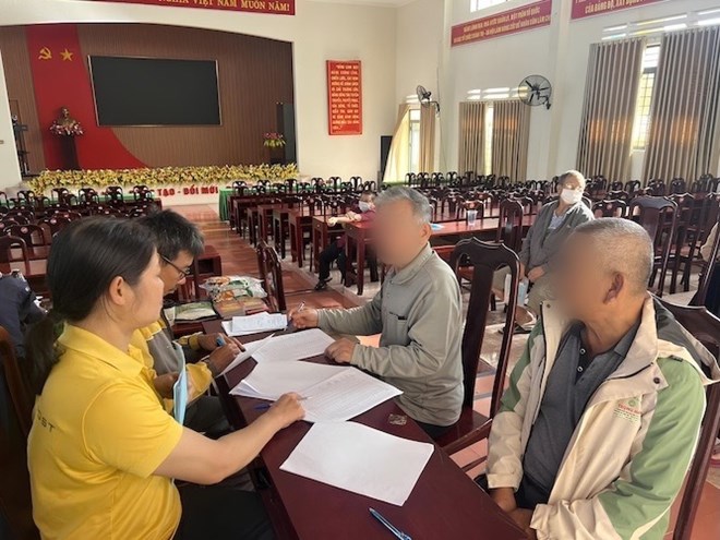 People receiving pensions and social insurance allowances at the payment point. Photo: VGP