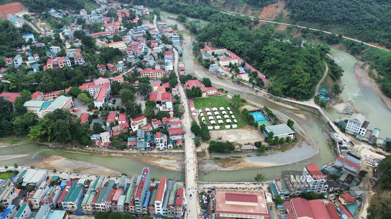 The head of Cao Bang Provincial People's Committee is urging each unit to accelerate the disbursement of public investment capital. Photo: Tan Van