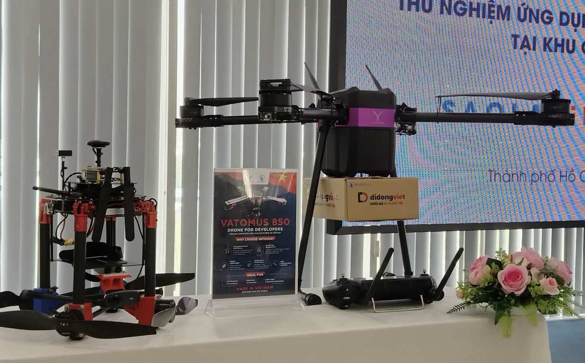 Can canh mot thiet bi UAV de thu nghiem viec giao hang tai Khu Cong nghe cao TPHCM. Anh: Nguyen Dang