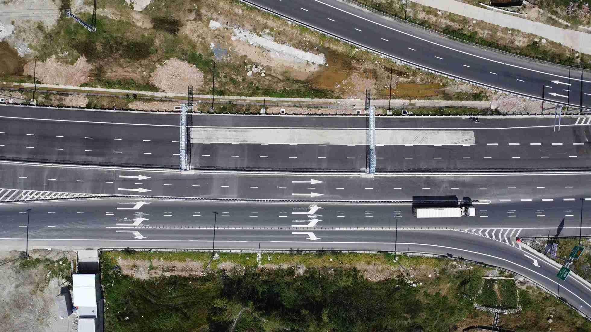 Cao toc Van Phong – Nha Trang xuat hien nhieu vet va du chua khai thac