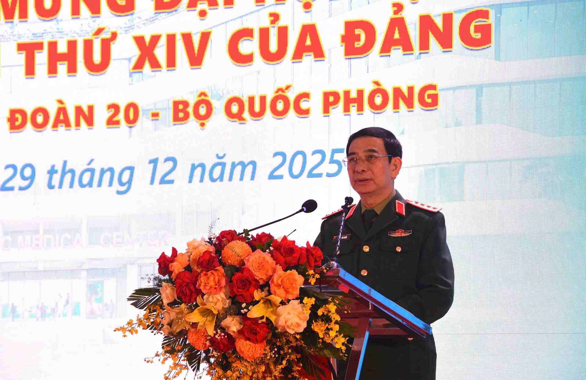 Dai tuong Phan Van Giang phat bieu tai le khoi cong. Anh: Van Diep