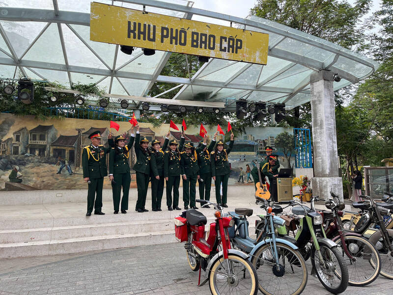 Du khach co the lua chon mot trong 3 tour dan de co nhieu trai nghiem thu vi va hap dan khac. Ảnh: Tuong Vy