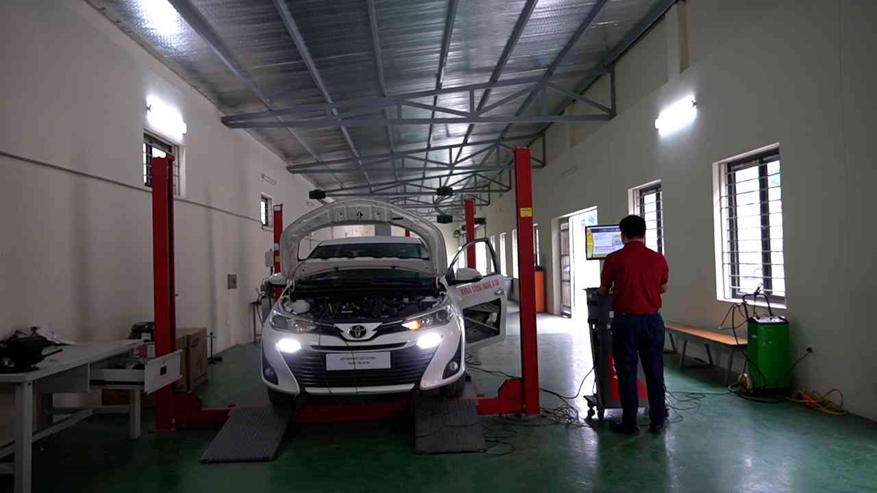 새로운 배기가스 기준은 구형 자동차에 도전을 제기합니다. 사진: 프엉안