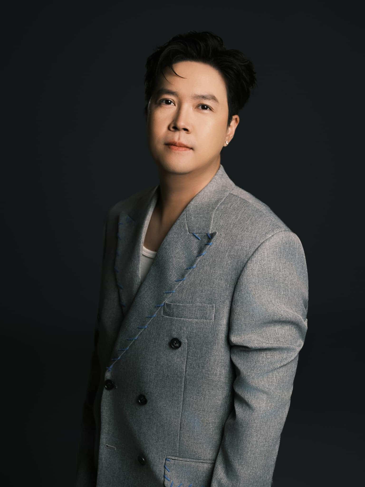 Ca si Le Hieu. Anh Nghe si cung cap.