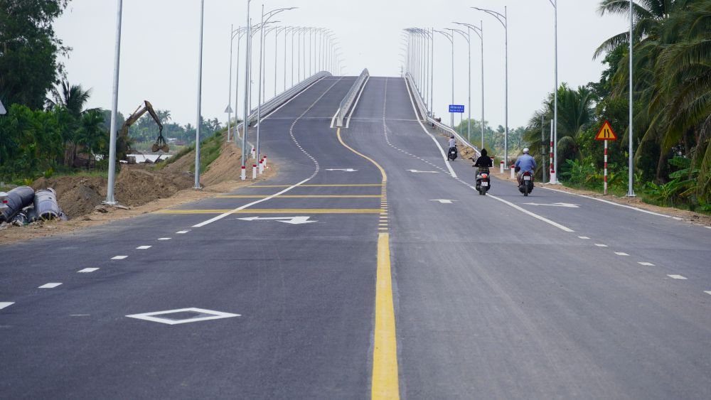 Cau Dai Ngai 2 bo phia Cu Lao Dung. Anh: Phuong Anh