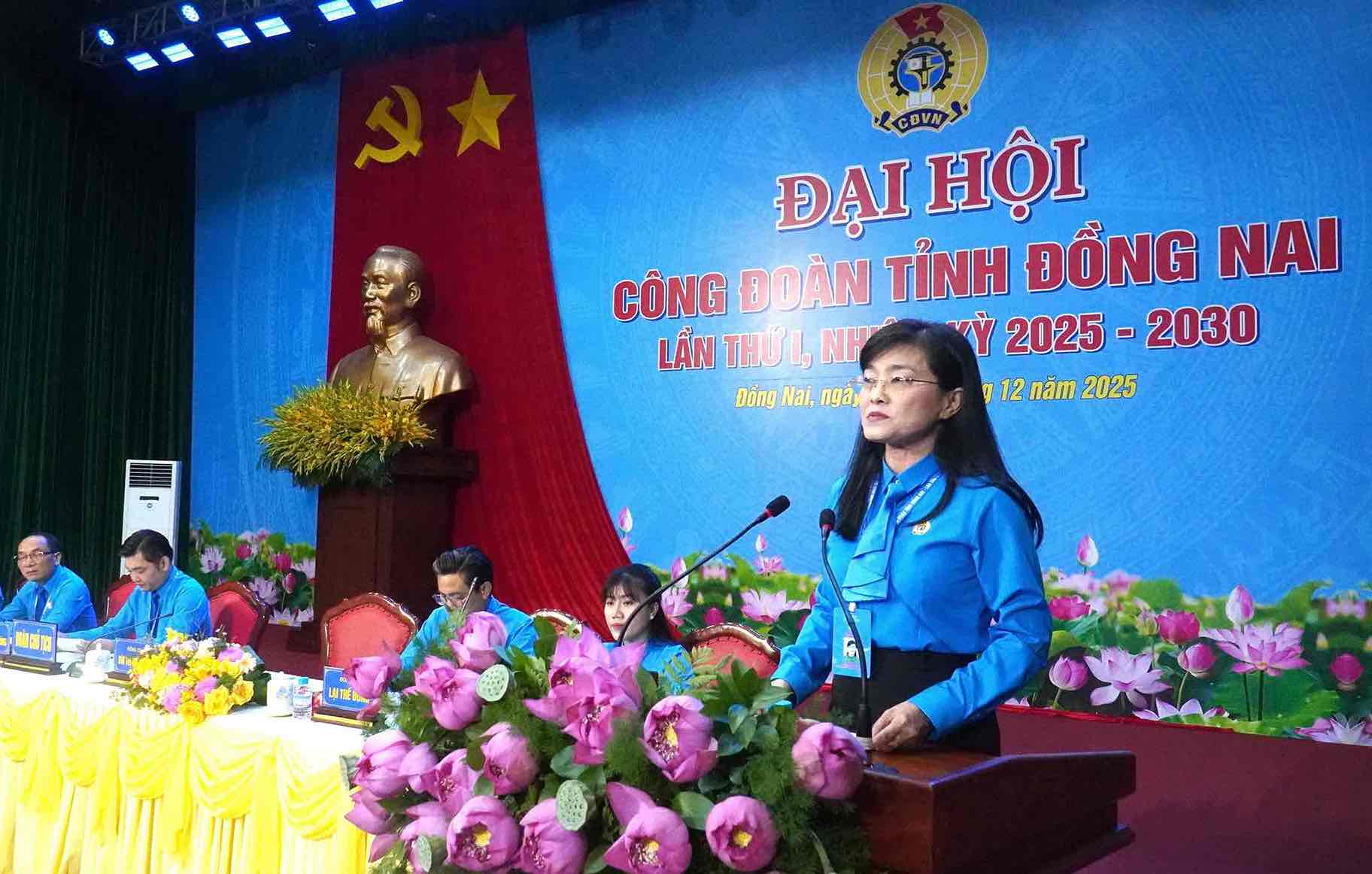 Pho Chu tich Thuong truc Lien doan Lao dong tinh Dong Nai Bui Thi Bich Thuy phat bieu tai Dai hoi. Anh: HAC