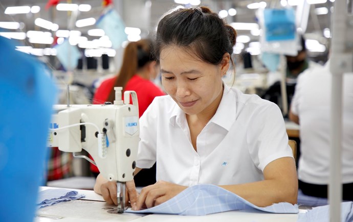 하꽝 봉제 공장(꽝찌)은 항상 노동자들을 지원하고 있으며, 노동자들에게 설날 보너스를 지급하는 것도 경영진의 관심사입니다. 사진: 꽁상