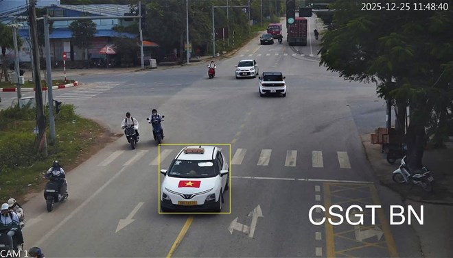 Phạt nguội nhiều chủ xe lỗi đ&egrave; vạch dịp cuối th&aacute;ng 12.2025