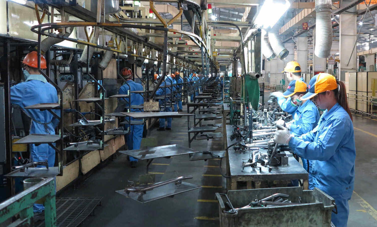 Cong ty TNHH Cong nghe Cosmos1, Khu Cong nghiep Thuy Van luon no luc dam bao cac dieu kien moi truong lam viec cho nguoi lao dong. Anh: Minh Chuyen