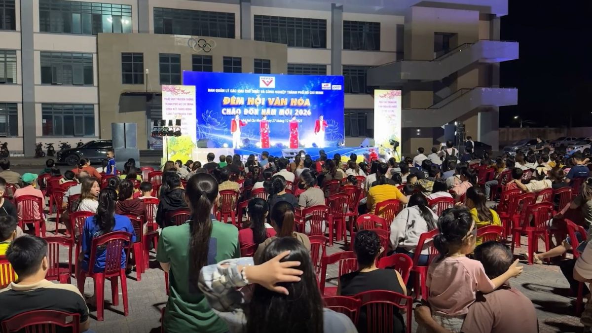 The cultural night in the East of Ho Chi Minh City attracted more than 500 workers to participate. Photo: CDPM