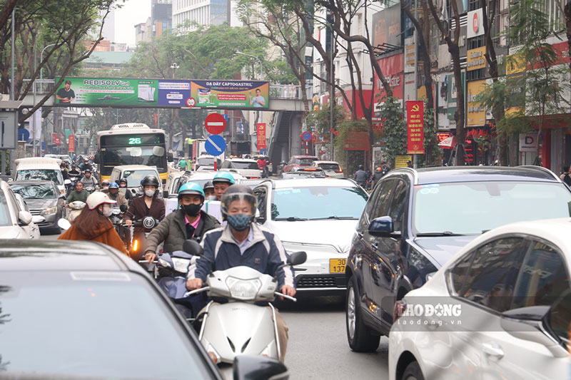 dong duc vao gio cao diem