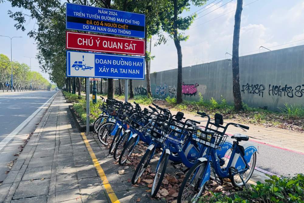 Du an cung da bo tri cac bai dau va 5 tram xe dap cong cong tai nhung vi tri thuan loi, gan khu dan cu, nham khuyen khich nguoi dan su dung. Ảnh: Anh Tu