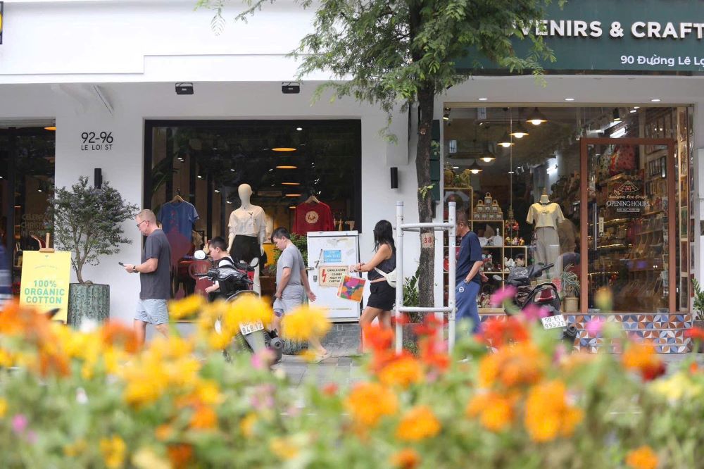   Viec hoan thien ha tang da giup mang lai hieu qua tich cuc cho cac hoat dong kinh doanh, thuong mai va du lich tai khu vuc trung tam. Ảnh: Thai Bao