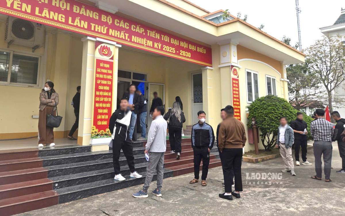 Ngay tu sang, rat dong nguoi toi tham gia dau gia. Anh: Nhu Ha