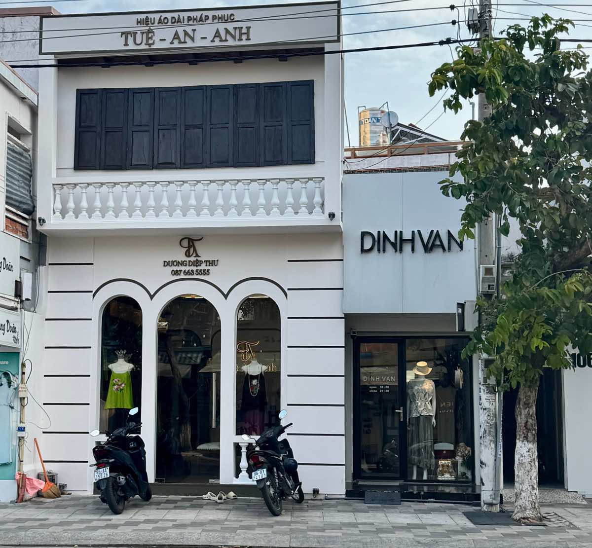 Dien mao cua cua hieu tao diem nhan thu hut nguoi di duong va du khach. Anh: Duy Tuan