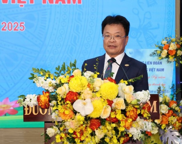 Ong Dang Sy Manh, Bi thu Dang uy, Chu tich Hoi dong thanh vien Tong Cong ty Duong sat Viet Nam phat bieu tai buoi le. Anh: Ha Anh