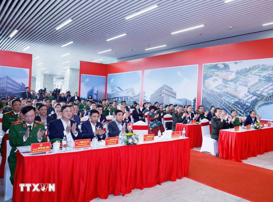 Cac dai bieu tham du buoi lam viec. Anh: TTXVN