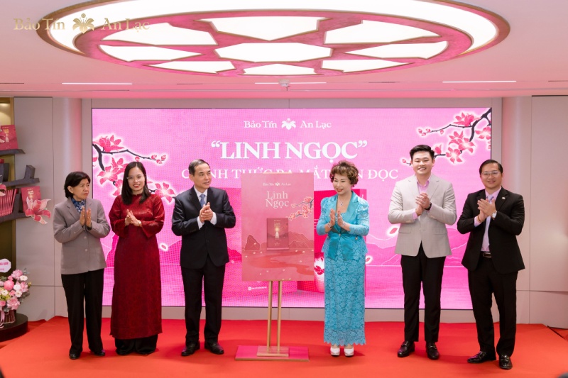 The book "Linh Ngoc - The crystallization of Spiritual Culture, Intelligence and Science and Technology" officially launched to readers. Photo: Bao Tin An Lac JSC