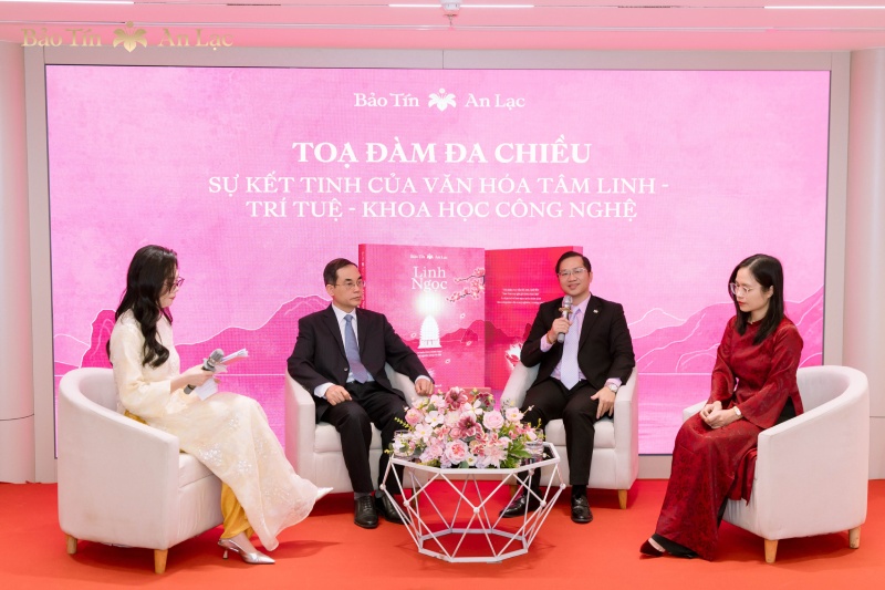 Toa dam chuyen de trong khuon kho le ra mat sach. Anh: Cong ty CP Bao Tin An Lac