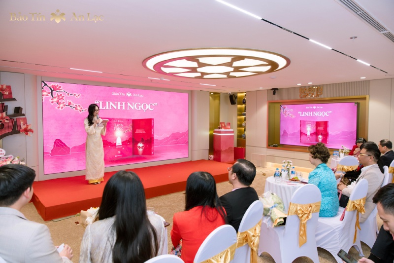 Su kien ra mat cuon sach “Linh Ngoc – Su ket tinh cua Van hoa tam linh, Tri tue va Khoa hoc cong nghe”. Anh: Cong ty CP Bao Tin An Lac