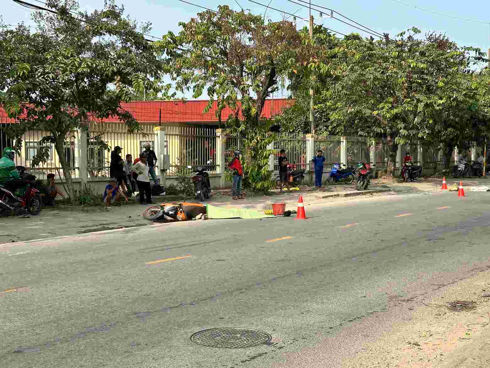Scene of the accident that killed the man. Photo: Dinh Trong