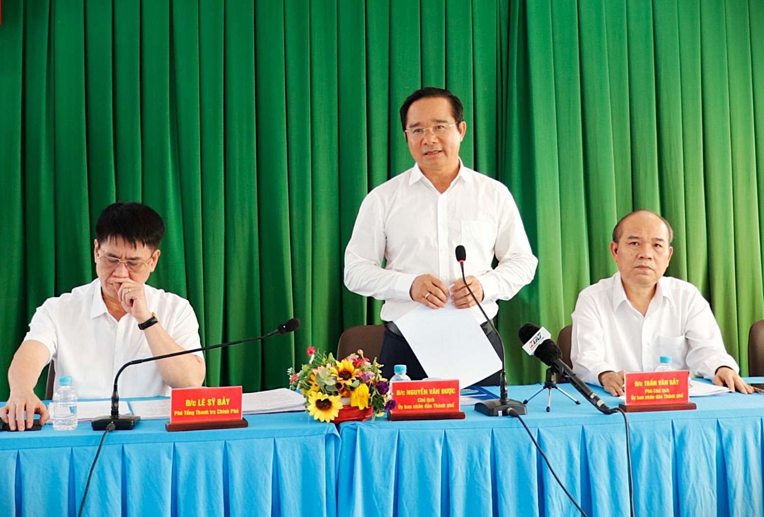 Chairman of Ho Chi Minh City People's Committee Nguyen Van Duoc speaks at the meeting. Photo: Dong Son