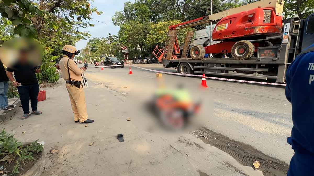 Scene of the man who died after an accident with a truck in Ho Chi Minh City.