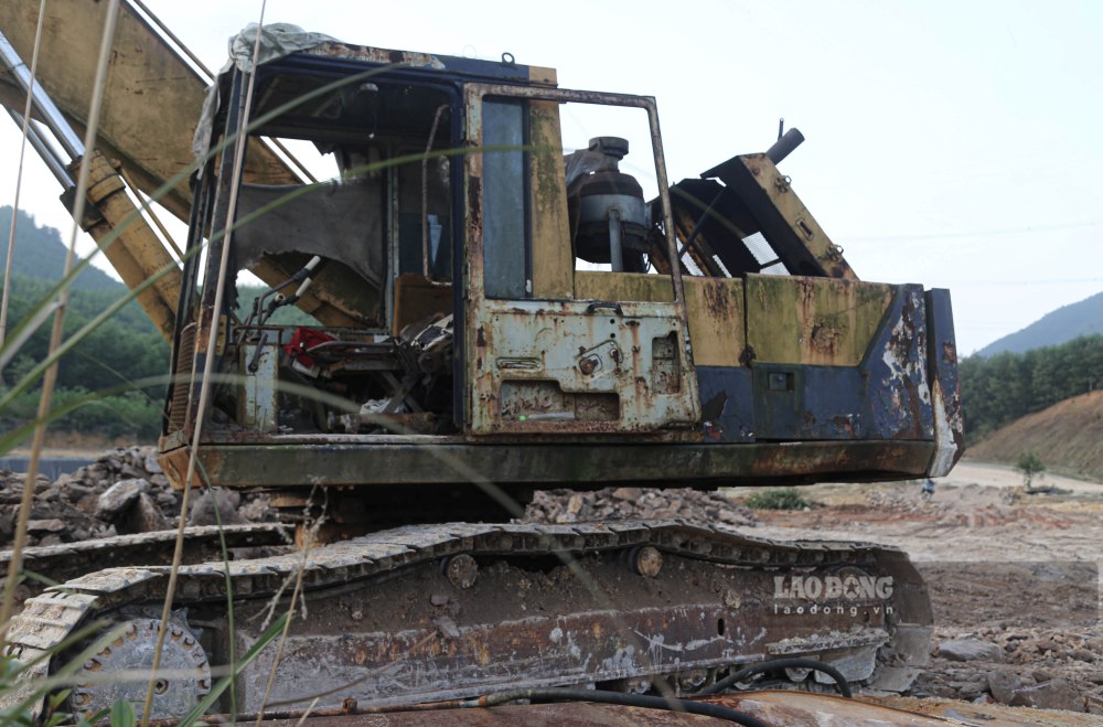  May moc, vat lieu ngon ngang, hoen ri.