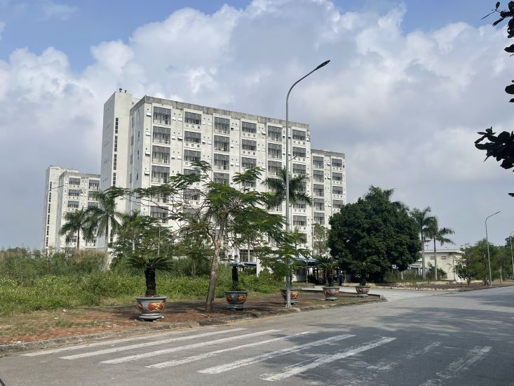 Traffic infrastructure in Pho Hien University Area is not completed according to the initial plan. Photo: Mai Huong