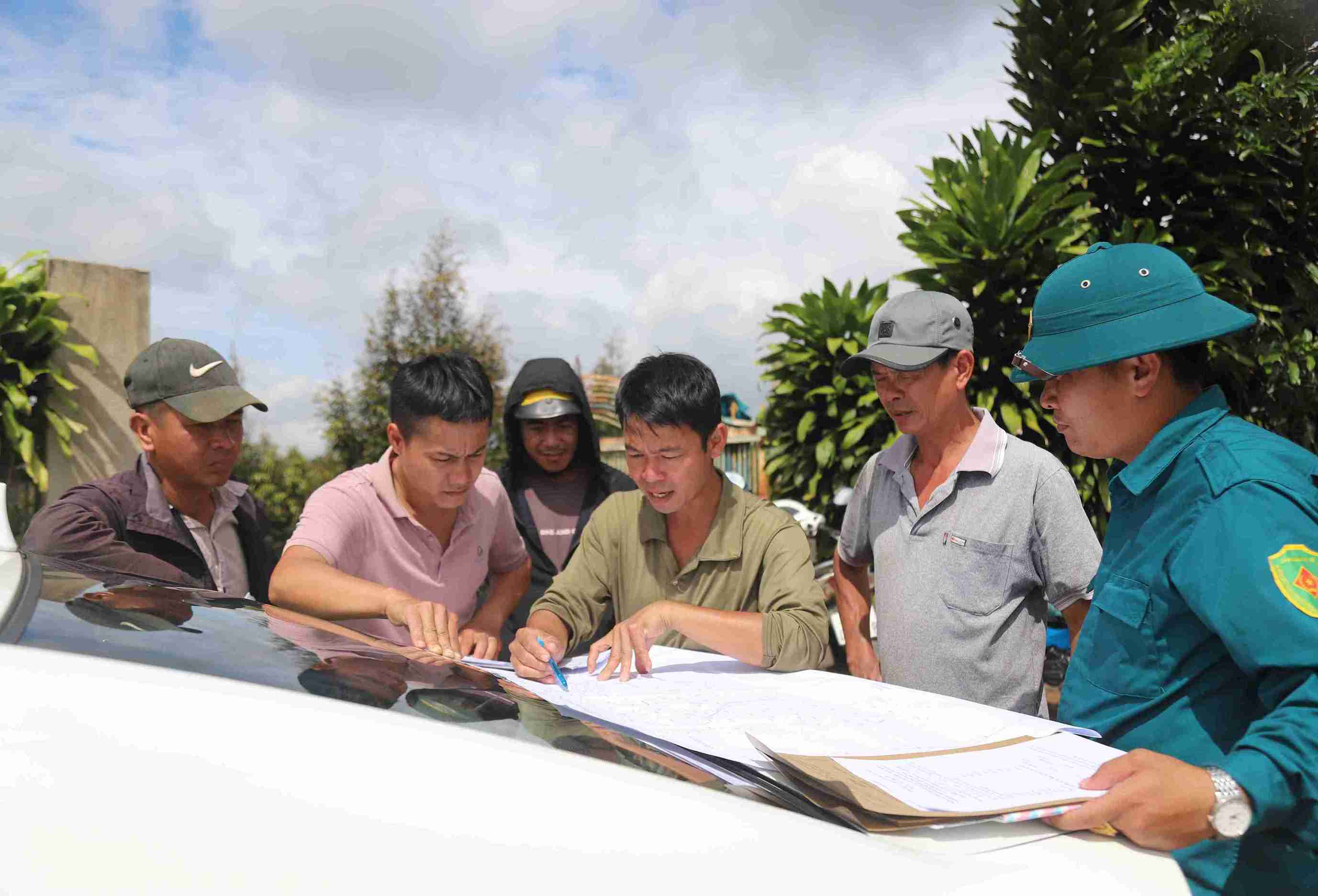 Các địa phương triển khai công tác kiểm đếm bồi thường, thu hồi đất để triển khai dự án cao tốc Tân Phú - Bảo Lộc. Ảnh: Phúc Khánh