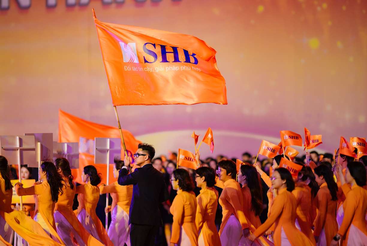 SHB는 2025년 포춘 100대 기업 순위에서 가장 높은 순위를 기록한 베트남 은행입니다. 사진: SHB