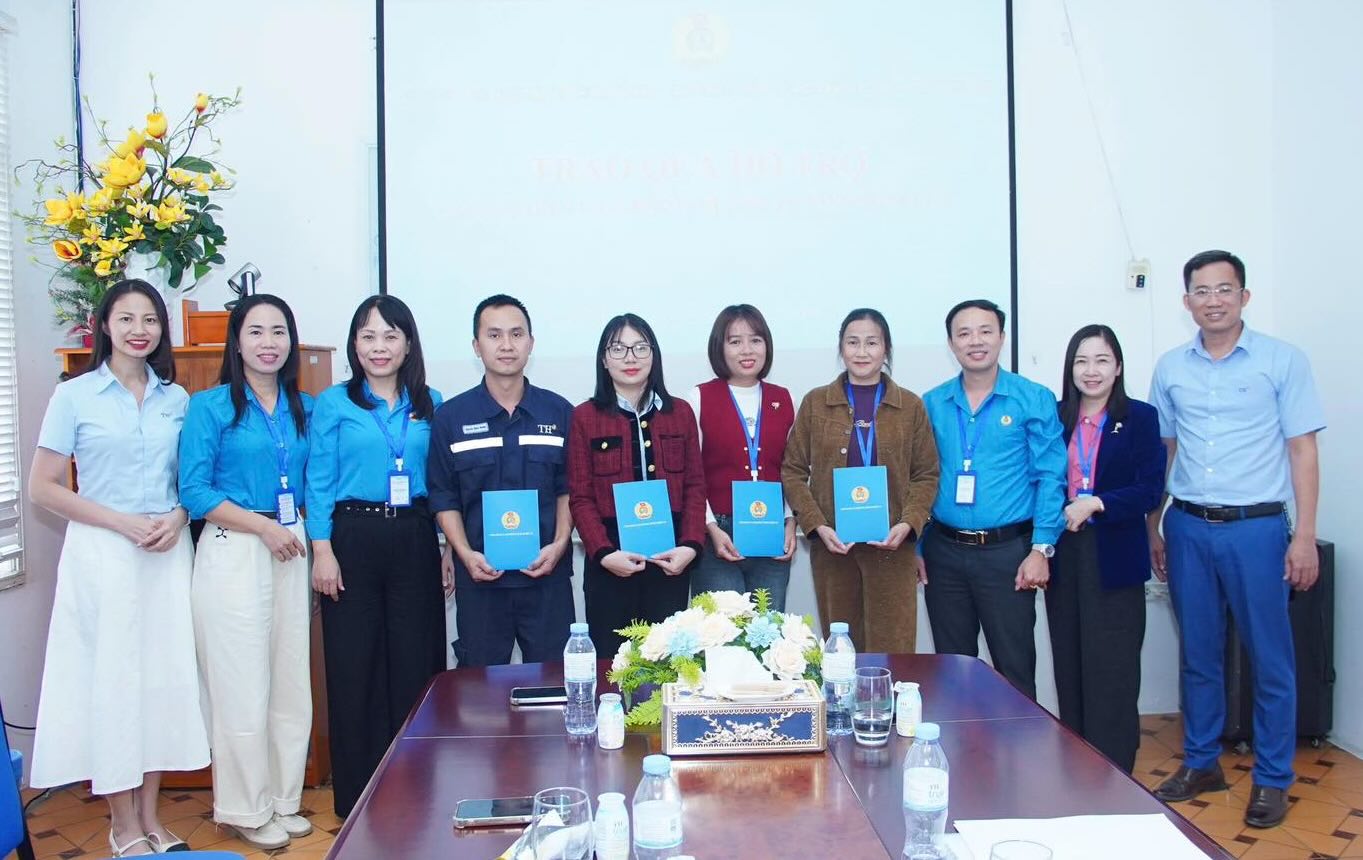 自然災害の後、多くの組合員はゲアン省労働総同盟から支援を受けた。写真: ゲアン労働組合