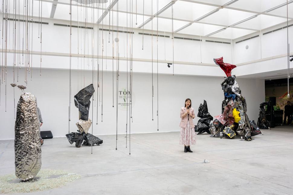 TS Le Thai Ha - Giam doc dieu hanh Quy Vinfuture phat bieu khai mac Trien lam. Anh: Hao Thien