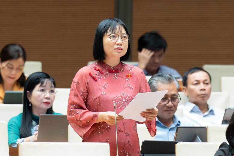 国会議員のNguyen Thi Viet Nga氏は、2026年または2027年から癌患者、透析患者の医療費を免除できると提案しました。写真:Pham Dong