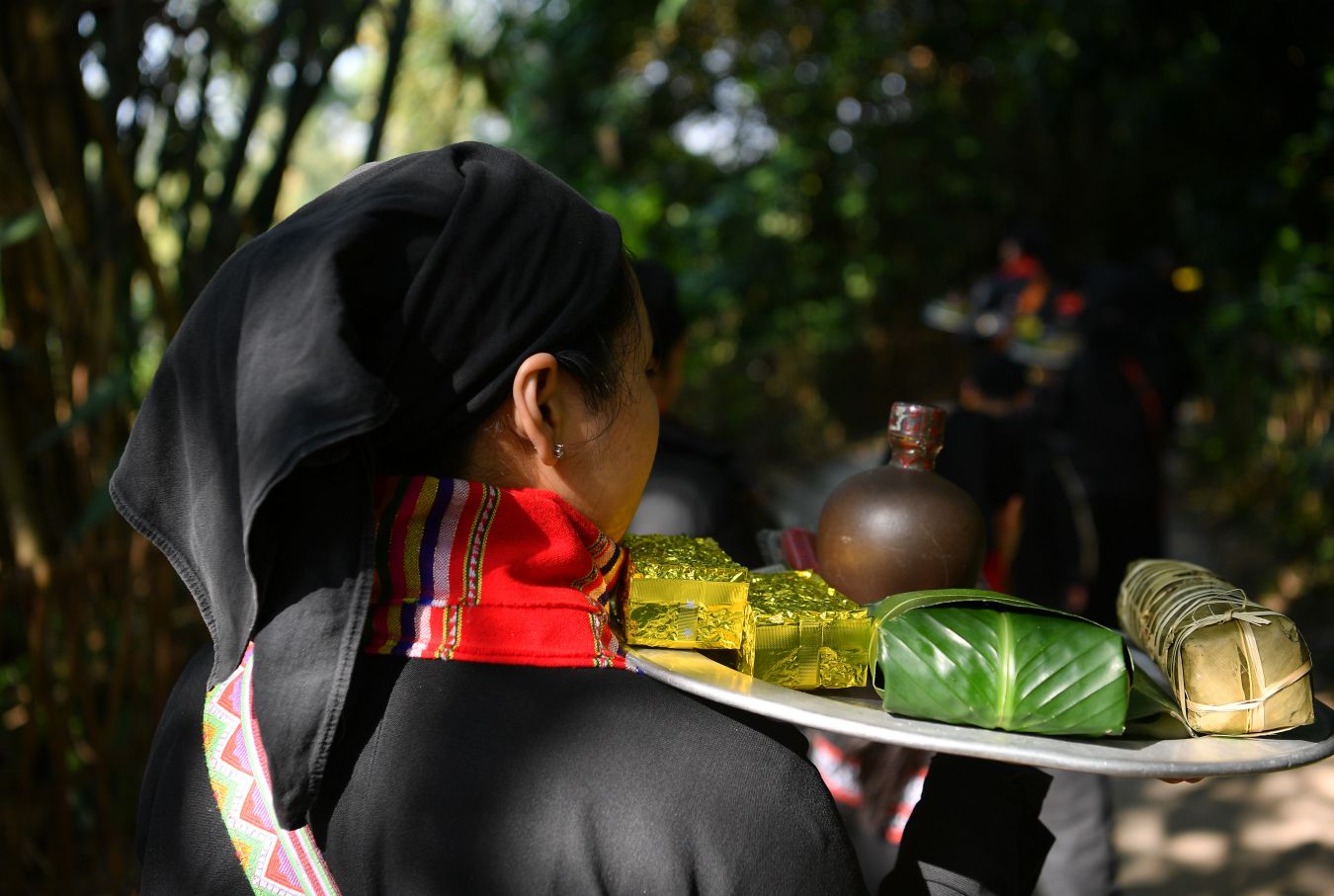 Mam cung voi cac san pham nong nghiep duoc che bien qua ban tay kheo leo cua phu nu Tay. Anh: Viet Van