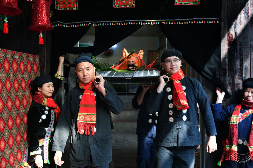 Mo dau cho doan ruoc le. Anh: Viet Van