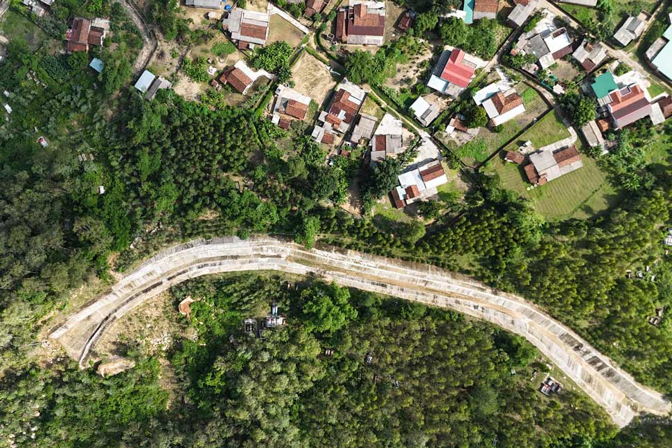 カッティエンコミューン（ザライ）は、カム山の麓に排水溝を建設し、土や石が家々に流れ込むのを防ぎました。写真: ホアイ・フオン