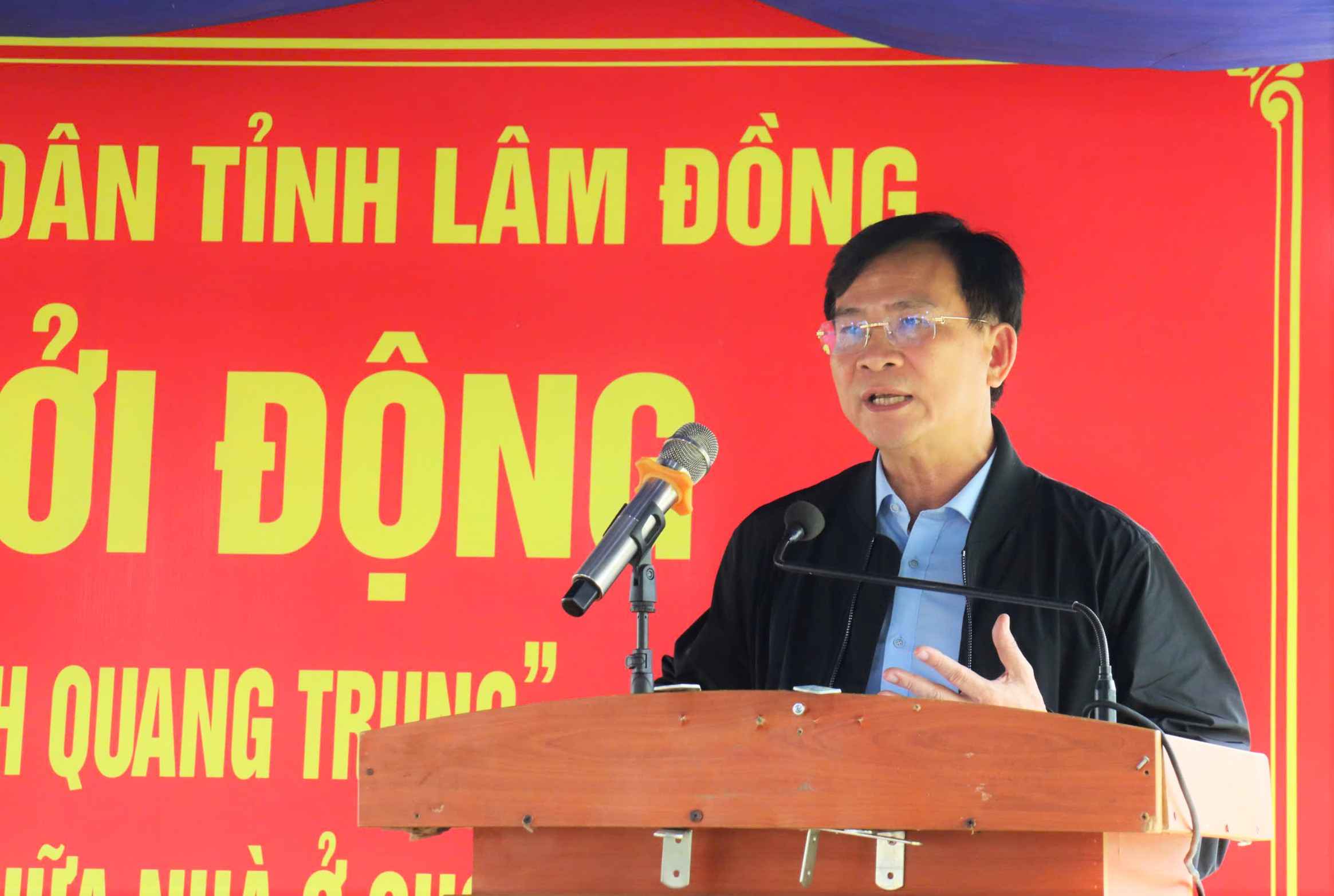 Chu tich UBND tinh Lam Dong Ho Van Muoi de nghi cac don vi “than toc” trong xay dung nha moi cho nguoi dan, theo dung tinh than cua Chien dich Quang Trung do Thu tuong Chinh phu phat dong. Anh: Phuc Khanh