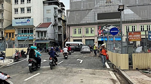 Many streets in Hanoi have been cleared of corrugated iron fences to reduce traffic congestion. Photo: Minh Hanh