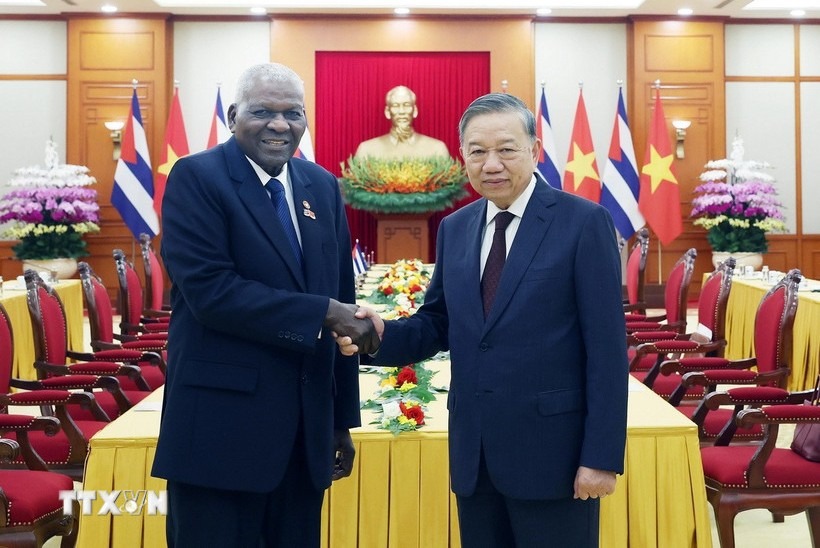 General Secretary To Lam received President of the National Assembly of the People's Power and the State Council of Cuba Esteban Lazo Hernandez during an official visit to Vietnam, on the afternoon of October 1, 2025. Photo: VNA