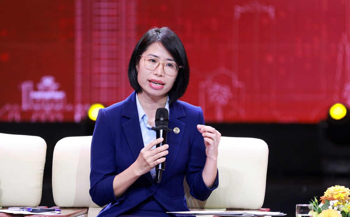 Ba Pham Thi Hong Hai - Giam doc Chi nhanh so 6, Trung tam Phuc vu hanh chinh cong TP Ha Noi. Anh: Nhu Ha