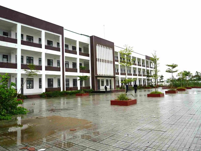 学校プロジェクトの総投資額は230億ドン以上で、1年以上放置されていた。写真:Ngoc Anh