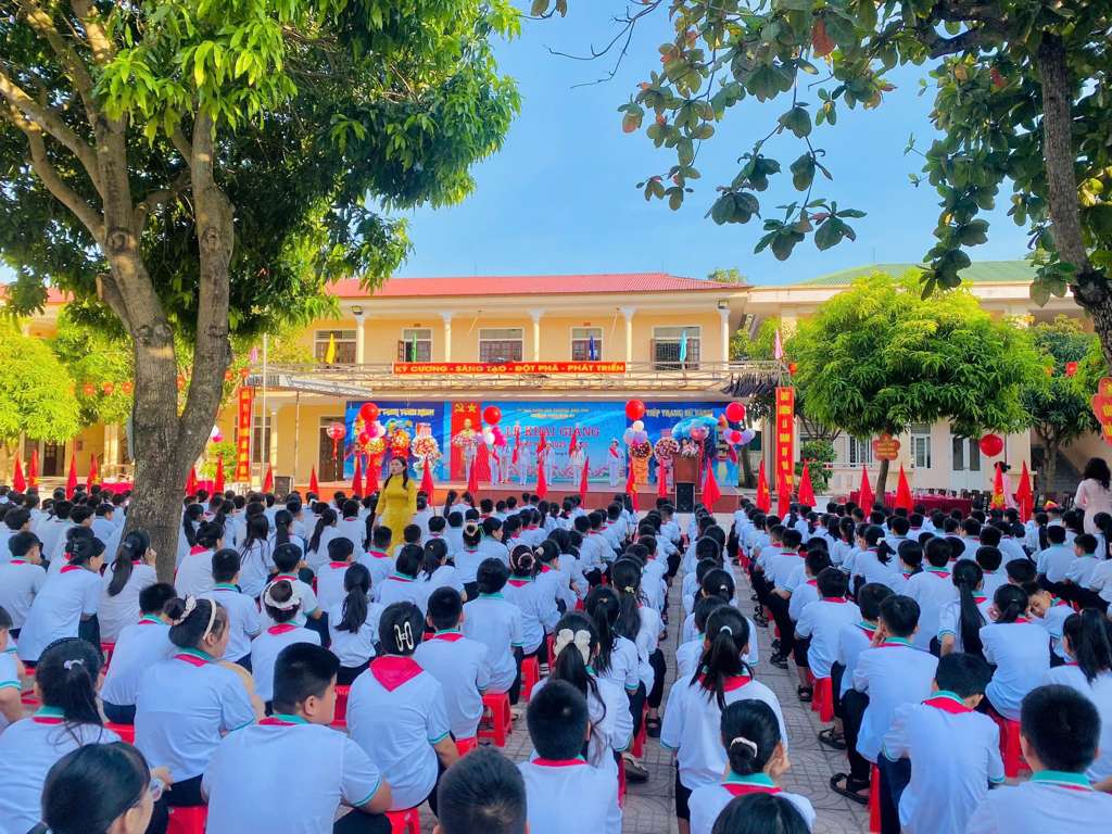 Co so 2 truong THCS Nghi An duoc su dung de to chuc day cac mon nang khieu nhu am nhac, my thuat, giao duc the chat, tieng Anh tang cuong va hoc phu dao. Anh: Ngoc Anh