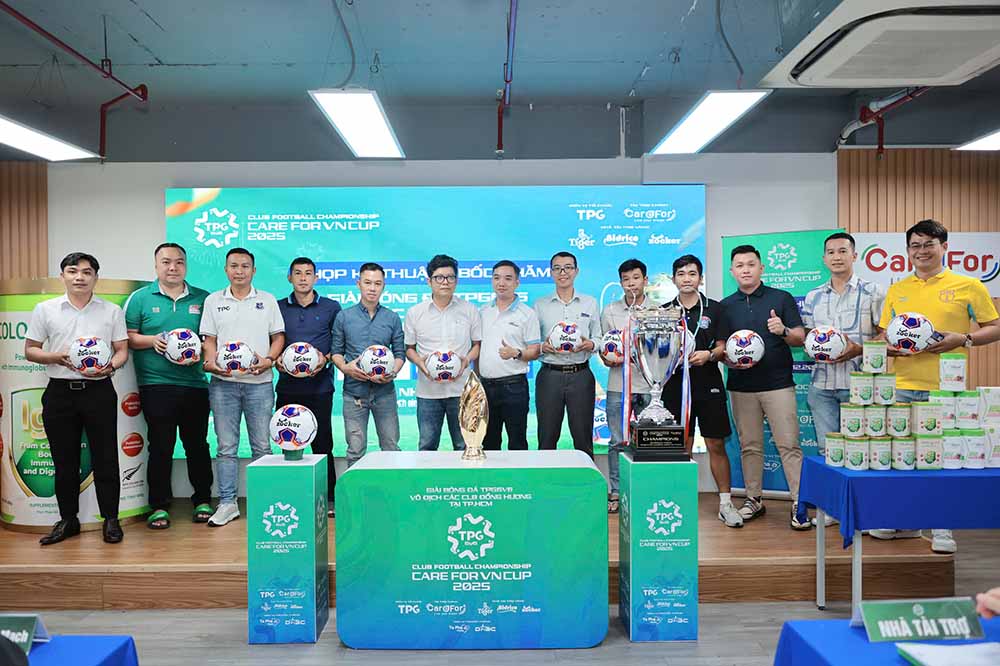 Cérémonie de lancement de tirage au sort et annonce du calendrier des matchs du championnat de football TPG6v6 des clubs compatriotes - Coupe Care For Vietnam 2025. Photo : Huỳnh Thọ