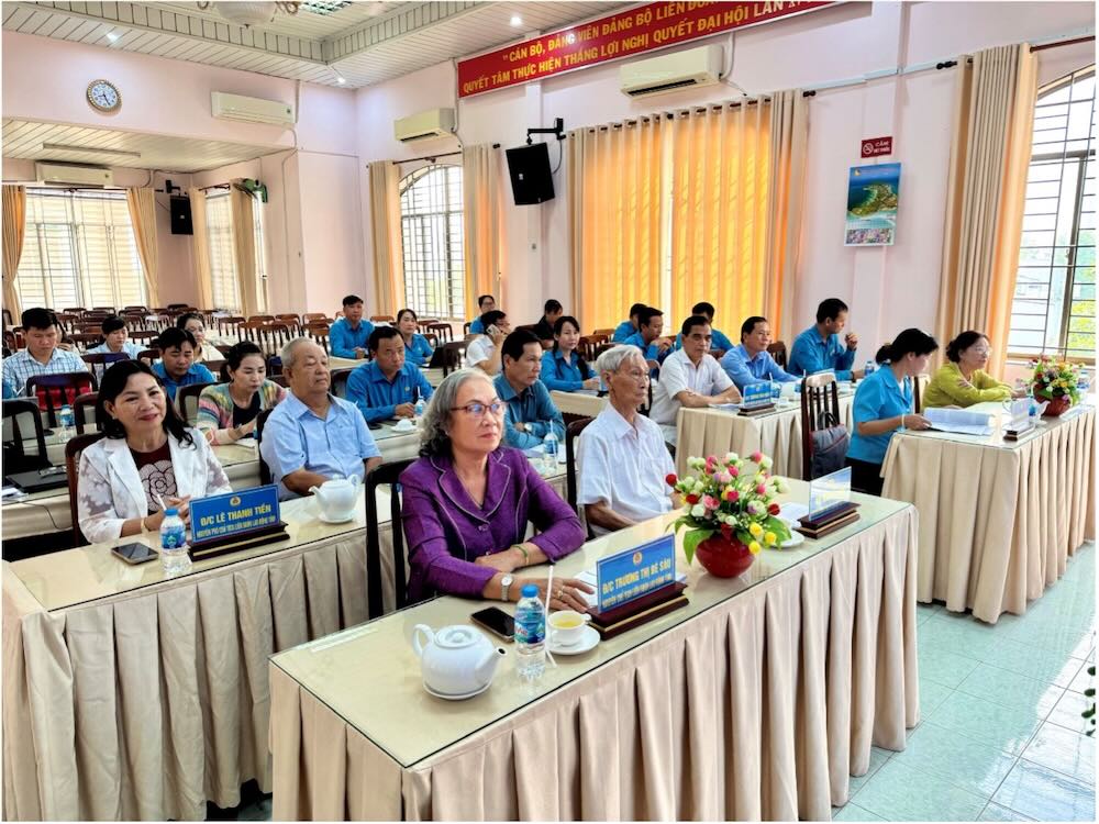 Quang canh hoi nghi. Anh: Duc Trung. 