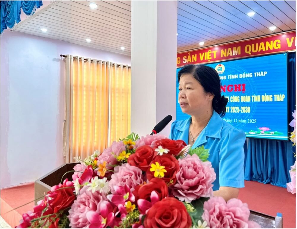 Ba Huynh Thi Tuyet Vui – Tinh uy vien - Chu tich LDLD tinh Dong Thap phat bieu ket thuc hoi nghi. Anh: Duc Trung.  