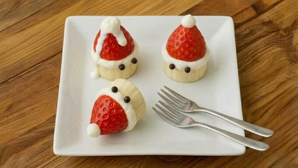 Decorar a Papa Noel con platanos y nueces hara que la mesa de la fiesta sea divertida y llamativa. Foto: Tuan Dat