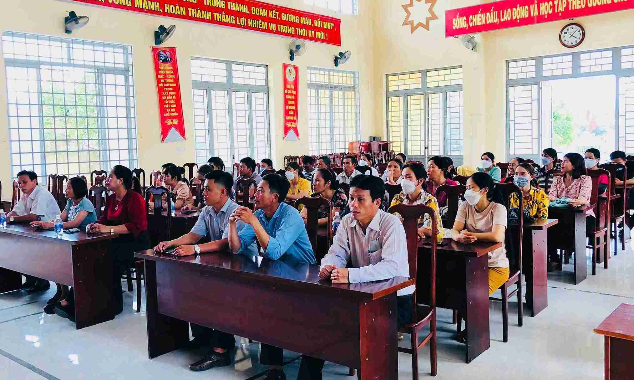 Truoc khi trien khai chinh quyen dia phuong 2 cap, xa Ea Rieng (cu) da to chuc nhieu lop dao tao nghe cho nguoi dan tren dia ban. Anh: Bao Lam